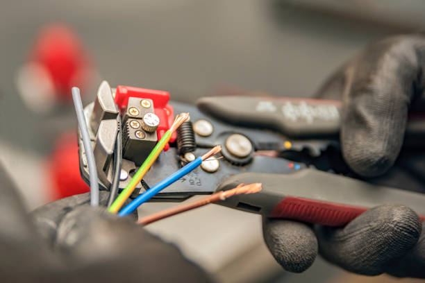 Best Commercial Electrician Services  in Falcon Heights, MN